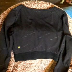 Lululemon size medium crop top black with thumb holes